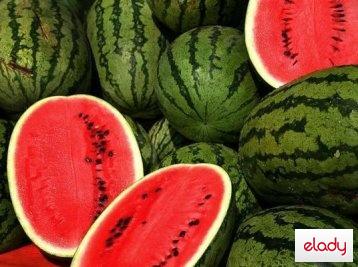 epenele verde: P&Eacute;PENE s. (BOT.) 1. (Citrullus vulgaris) (reg.) bostan, boaar, curcubete, die, duleti (pl.), harbuz, himanic, luba, lubenita, siarchin, tragula, zmos, tigva de tina, (prin Oltenia) bolbotina (Pepene verde.)