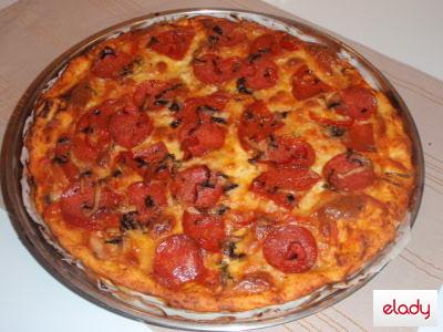 retete de pizza, cum se face aluatul de pizza, cum fac coca pentru pizza, reteta de pizza cu busuioc, pizza cu usturoi, cum se face pizza, faine pentru pizze, pizza ca in Italia, reteta de pizza originala, pizza jamie oliver